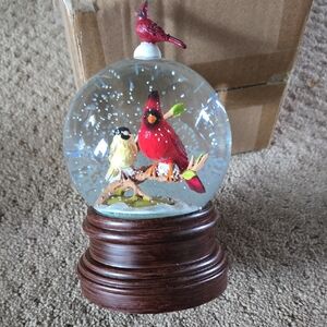 Cardinal Snow Globe with Wooden Base